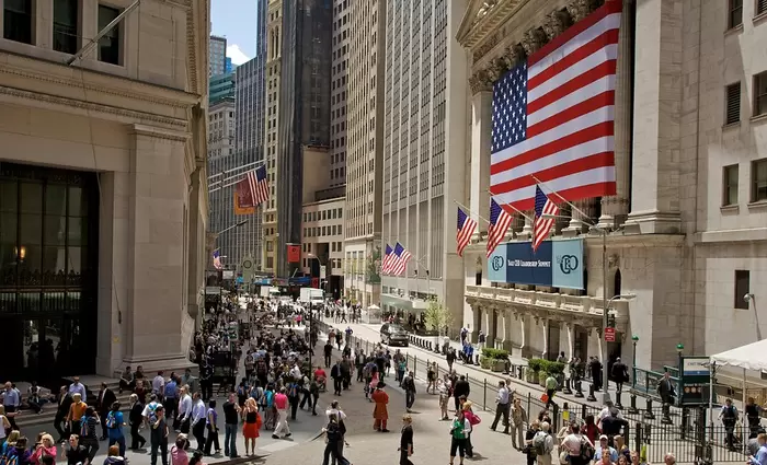 Υποχωρούν εκ νέου οι αμερικανικές μετοχές