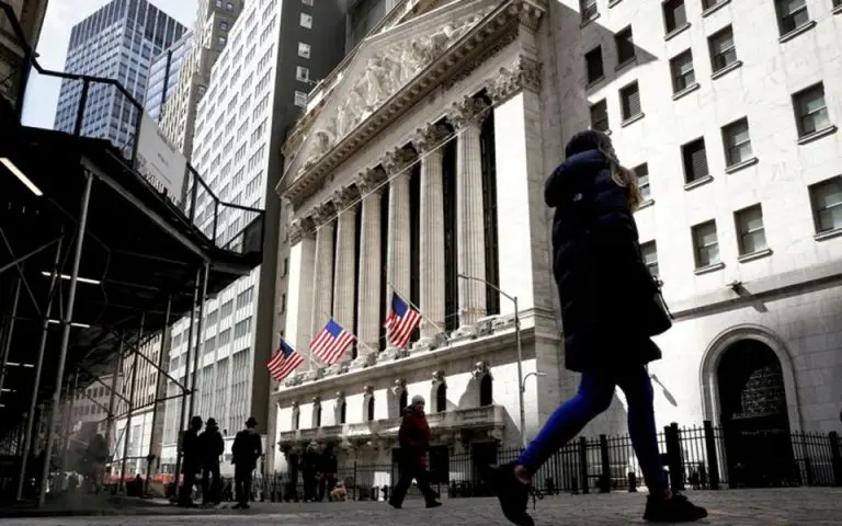 Wall Street: Τεχνολογικό ράλι με το βλέμμα σε Apple και απασχόληση
