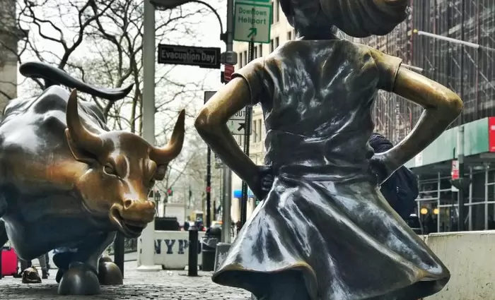 Wall Street: Το ράλι που τροφοδοτεί την αισιοδοξία των επενδυτών