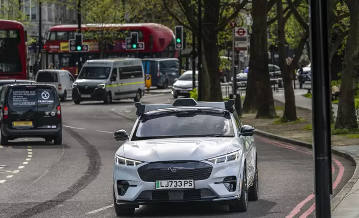 Microsoft και Nvidia έδωσαν ένα δισ. δολάρια σε ευρωπαϊκή εταιρεία τεχνητής νοημοσύνης αυτοκινήτων