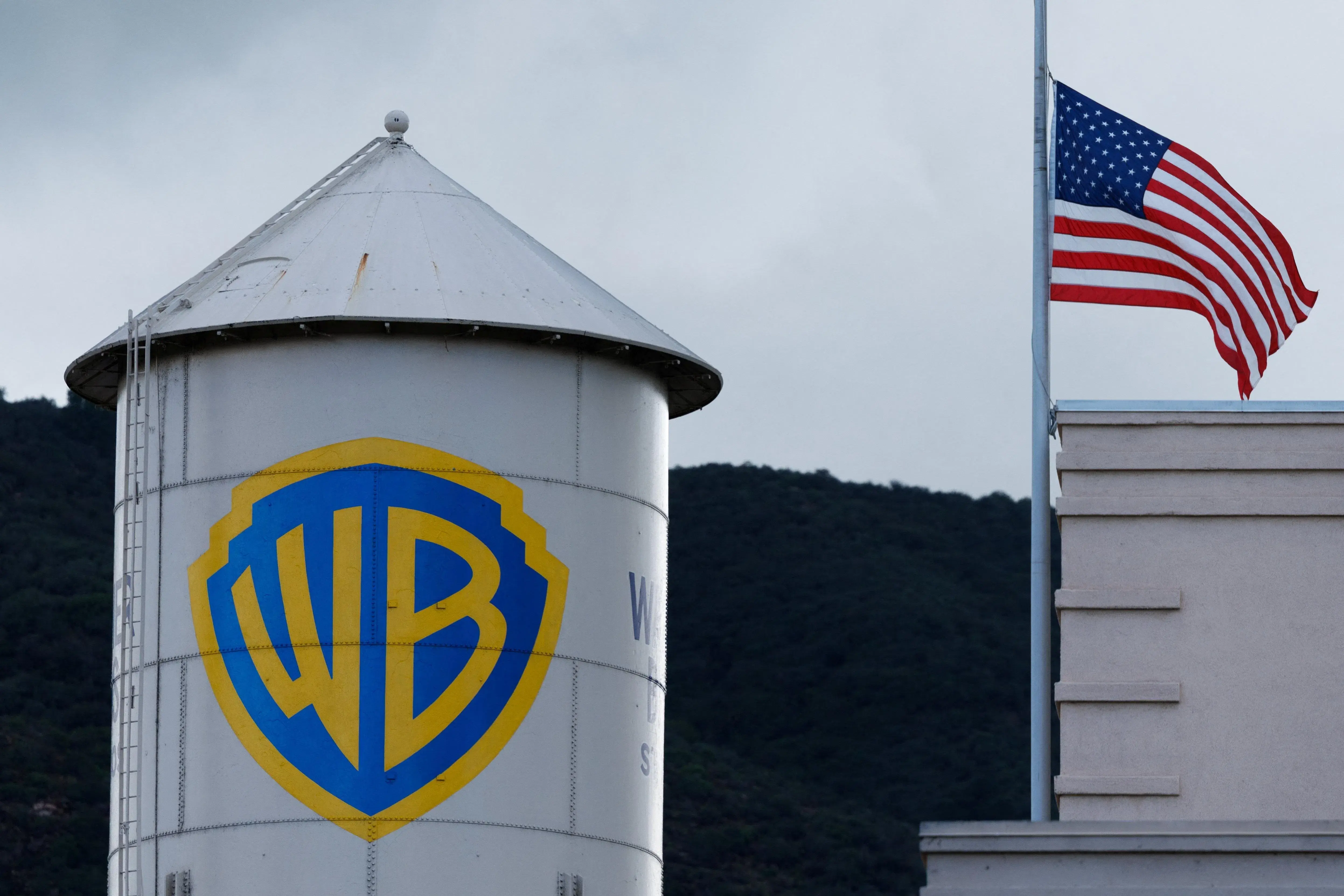 Paramount: Διαψεύδει σενάρια εξαγοράς της Warner Bros. με προσφορά μαμούθ $71 δισ. και αραβική στήριξη