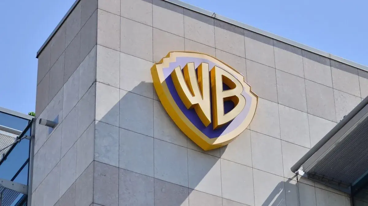 Ποιος θα αγοράσει την Warner Bros Discovery; Netflix και Comcast «πολιορκούν» τον κολοσσό του Χόλιγουντ