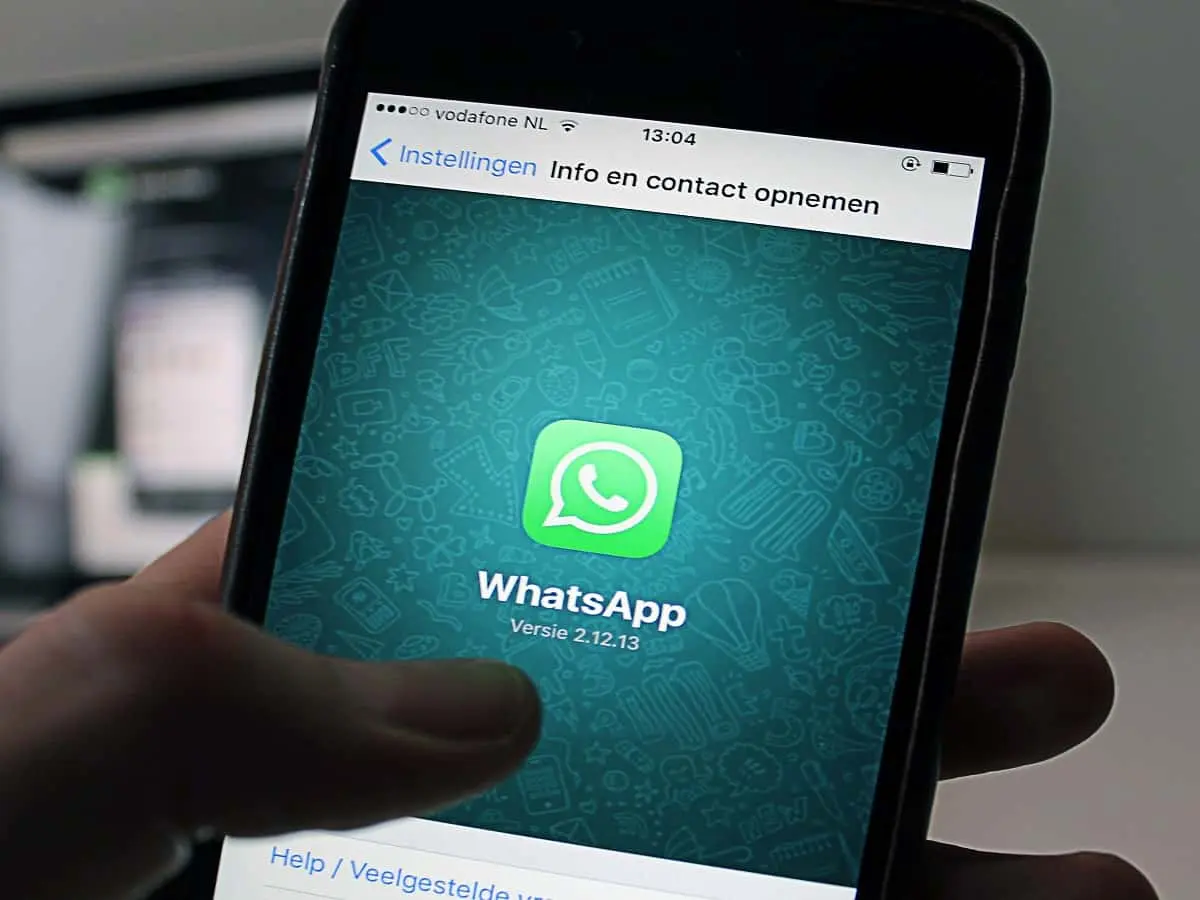 WhatsApp: Γιατί σταματάει η λειτουργία της σε δεκάδες κινητά;