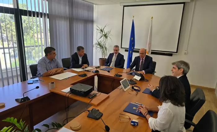 Έπεσαν οι υπογραφές – Συμφωνία για μεταφορά υπαλλήλων ΧΑΚ στο Δημόσιο