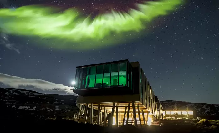 Η Ισλανδία επανεκκινεί τον τουρισμό - μόνο για τους πλούσιους