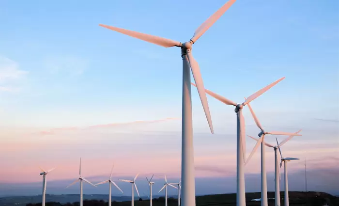 Οι Γερμανοί επενδύουν στον άνεμο και τον ήλιο της Ελλάδας