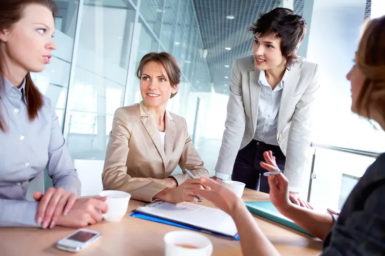 Περισσότερες οι γυναίκες σε θέσεις managment