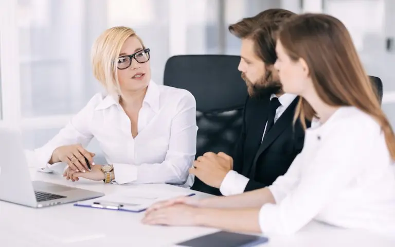 Τεχνική Διαπραγμάτευσης: Πώς να αυξήσετε τον μισθό σας με δύο λέξεις