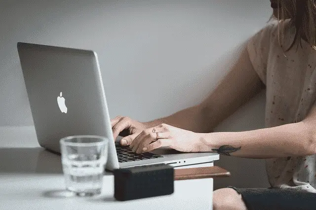 Apple: Η επιστροφή των εργαζομένων στα γραφεία αναβάλλεται για το 2022