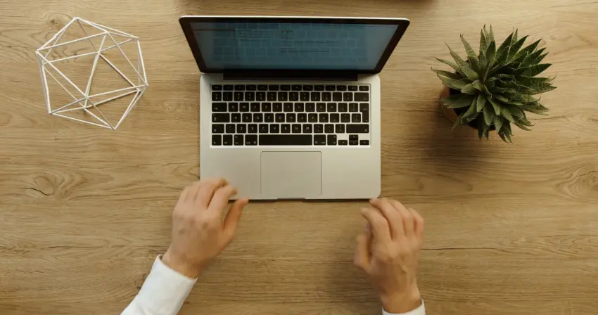 2 μόνιμες θέσεις εργασίας με μισθό €10.858