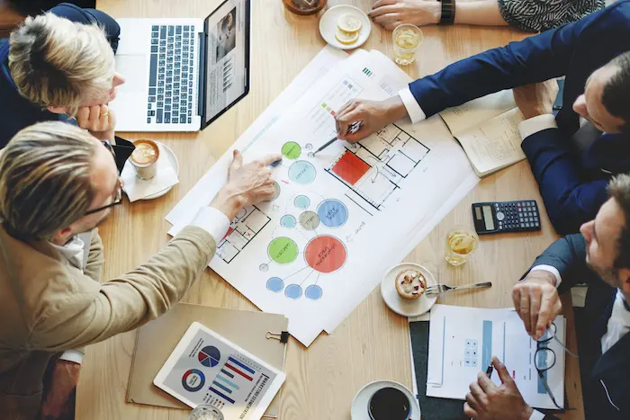 Διπλή αποζημίωση σε όσους εργαστούν τη Δευτέρα του Αγίου Πνεύματος