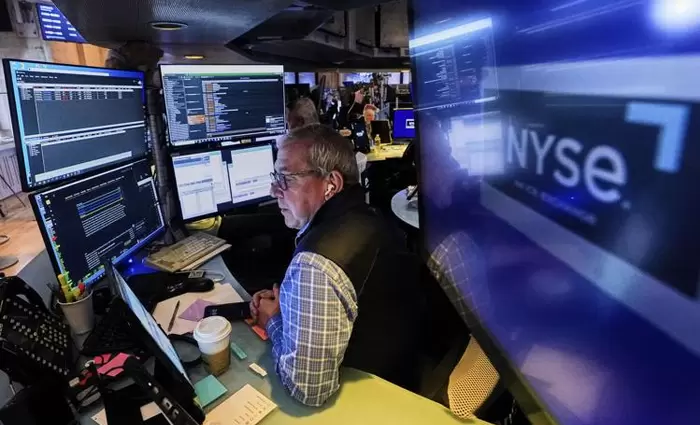 Ράλι αισιοδοξίας στη Wall Street με φόντο τους δασμούς και ώθηση από τεχνολογία και απασχόληση