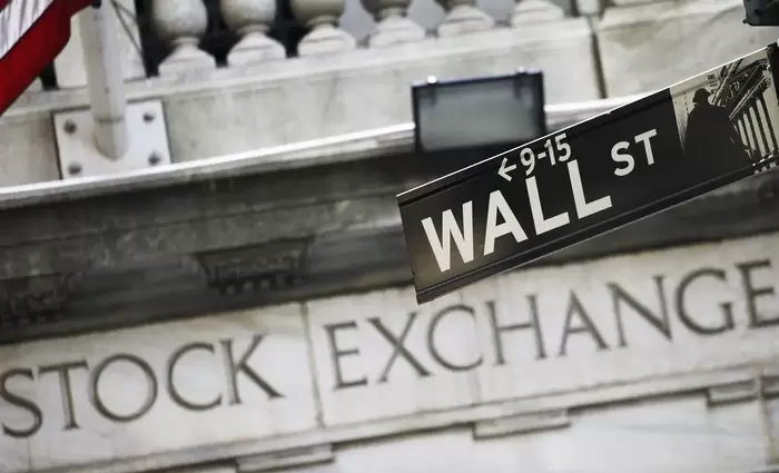 Wall Street: «Βήμα σημειωτόν» πριν τη Fed – Νέα μείωση επιτοκίων, αλλά τι έρχεται μετά;