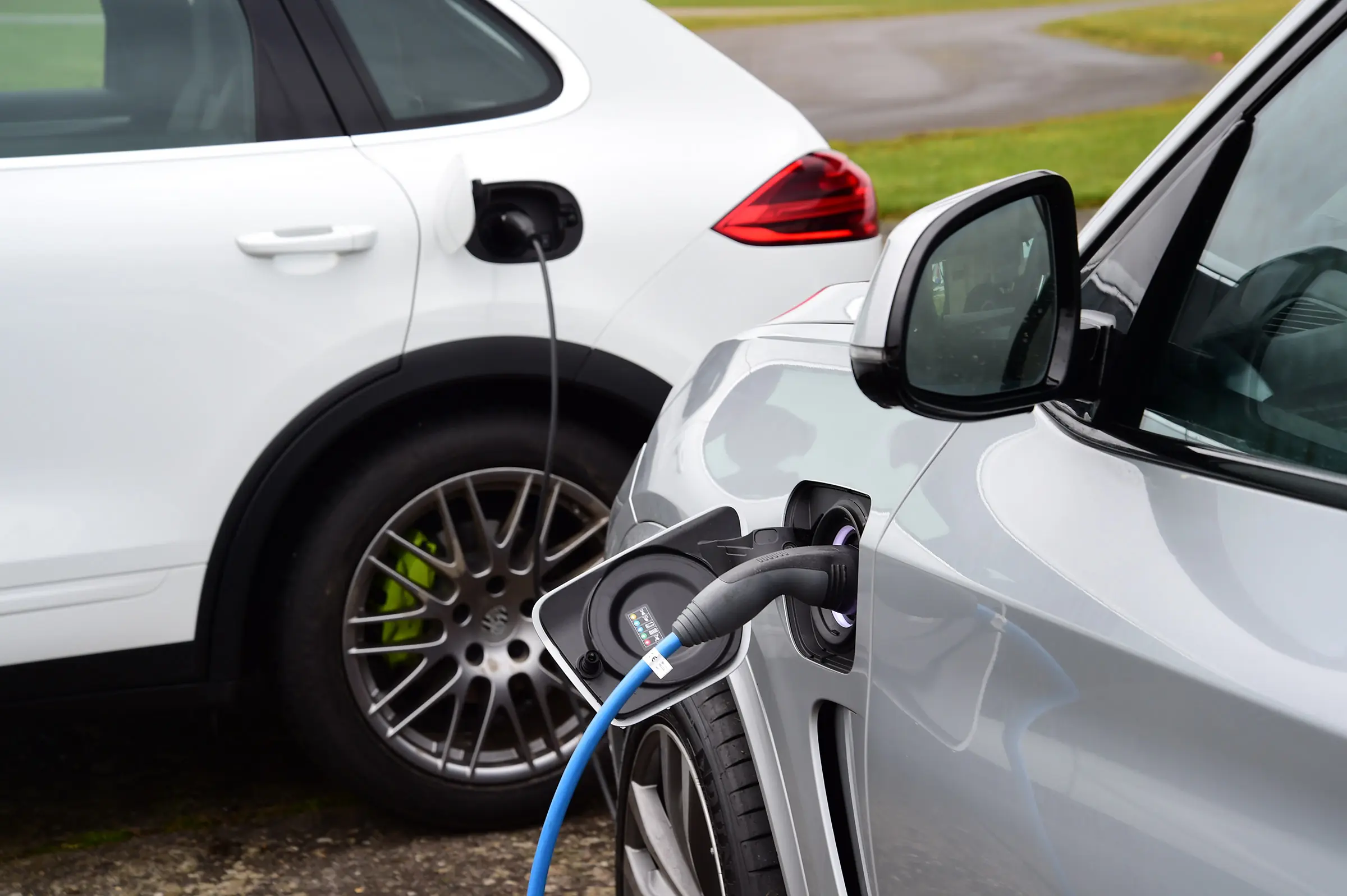 Πόσο συμφέρει η αγορά ενός plug-in ηλεκτρικού αυτοκινήτου;