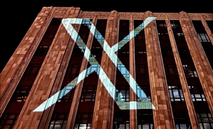 Αποκαλυπτήρια για την «Χ» – Γιατί ο Έλον Μασκ άλλαξε το λογότυπο του Twitter