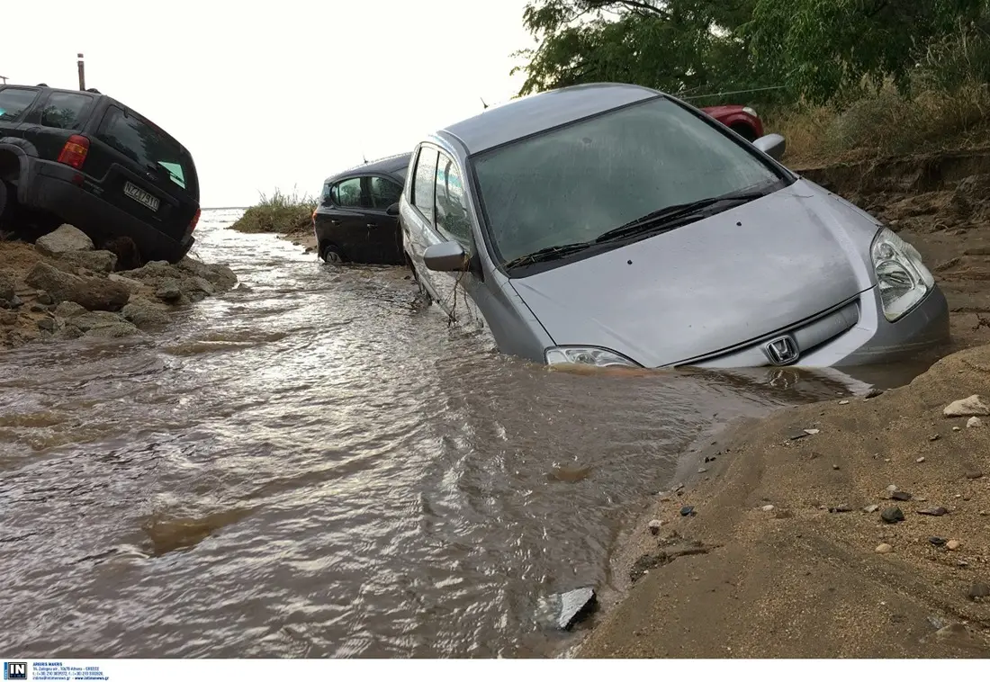 Φονικές καταιγίδες με έξι νεκρούς και εκατοντάδες τραυματίες στην Χαλκιδική