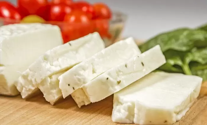 Διαμαρτυρία αγροτών έξω από το Προεδρικό για το χαλούμι.