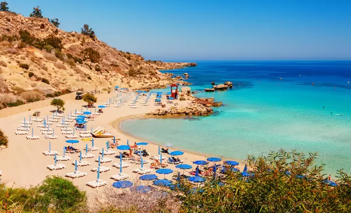 Δωρεάν ομπρέλες και ξαπλώστρες σε παραλίες της Κύπρου