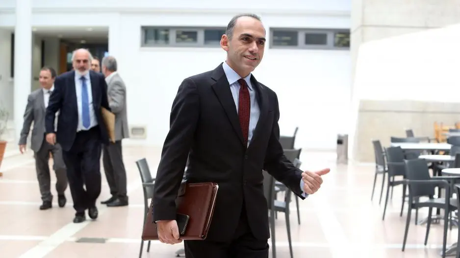 ΥΠΟΙΚ: Δυνητικός κίνδυνος οι αποφάσεις δικαστηρίων για μισθούς δημοσίων