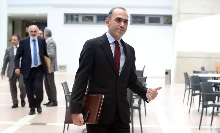 ΥΠΟΙΚ: Δυνητικός κίνδυνος οι αποφάσεις δικαστηρίων για μισθούς δημοσίων