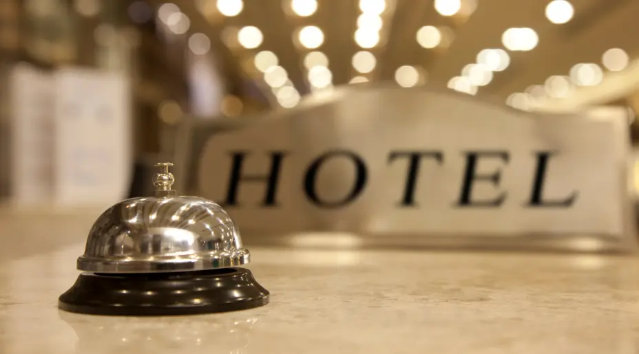 Χιλιάδες κενές θέσεις ψάχνουν εργαζόμενους στην ξενοδοχειακή βιομηχανία