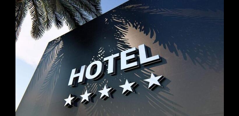 Ψήνονται προσωρινές άδειες ξενοδοχείων για αποφυγή πλήγματος στον τουρισμό