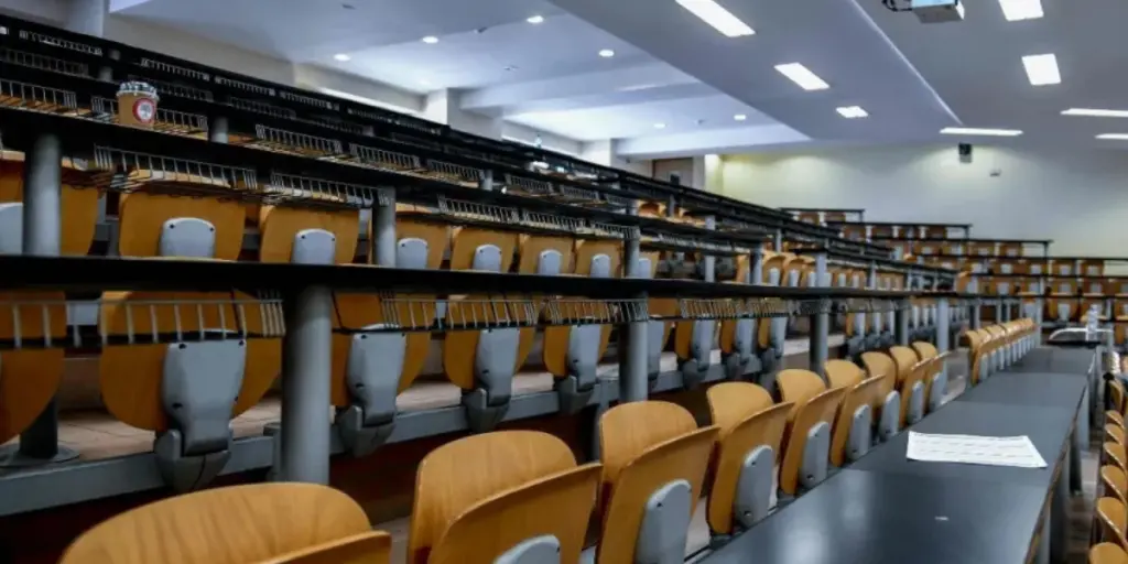 ΟΕΛΜΕΚ - ΟΛΤΕΚ: «Ζημιά στο Δημόσιο Σχολείο το νομοσχέδιο για ξενόγλωσσα προγράμματα»