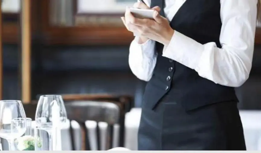 Σε ποιους τομείς θα μπορούν να εργάζονται 100% ξένοι - Το νέο πλαίσιο και οι αντιδράσεις