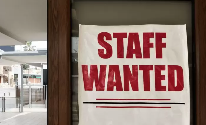 Πιο γρήγορες διαδικασίες για ξένο προσωπικό – Μόνο ηλεκτρονικά οι αιτήσεις από 1η Ιανουαρίου