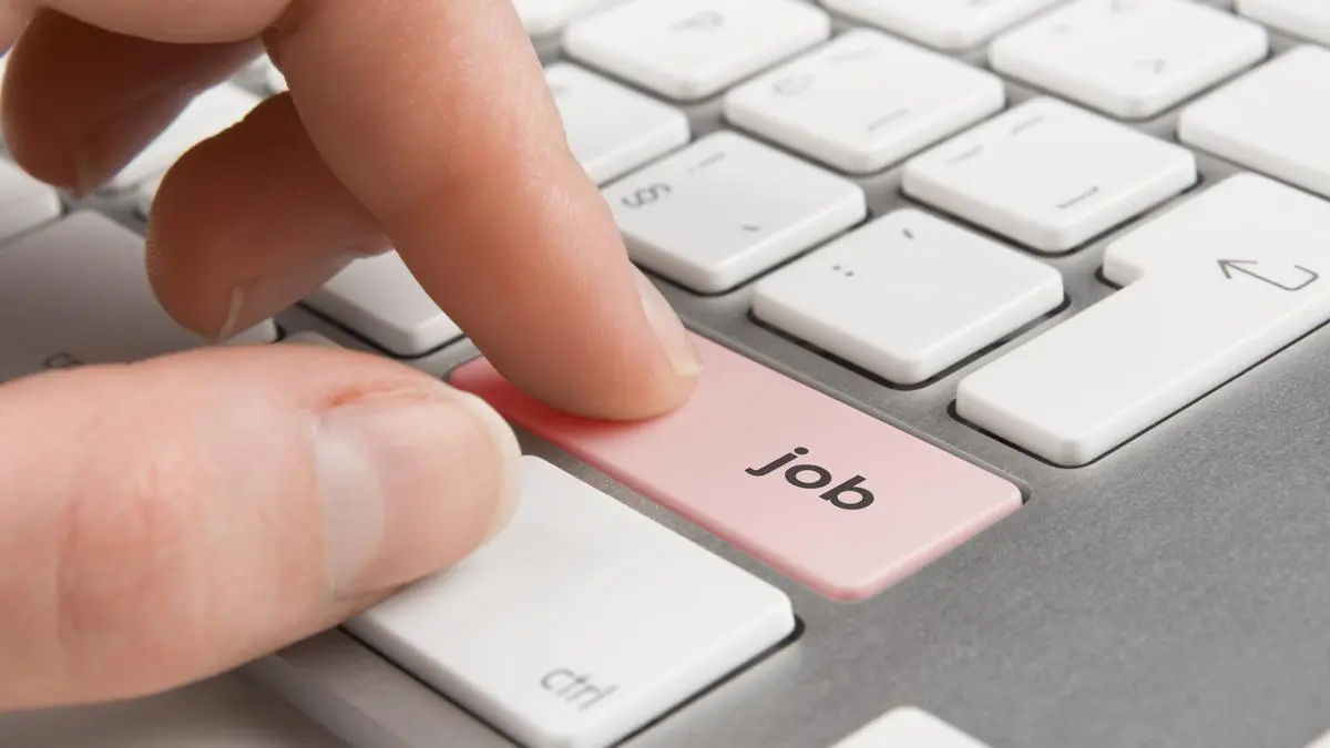 Πέντε θέσεις εργασίας με μισθό €2,041