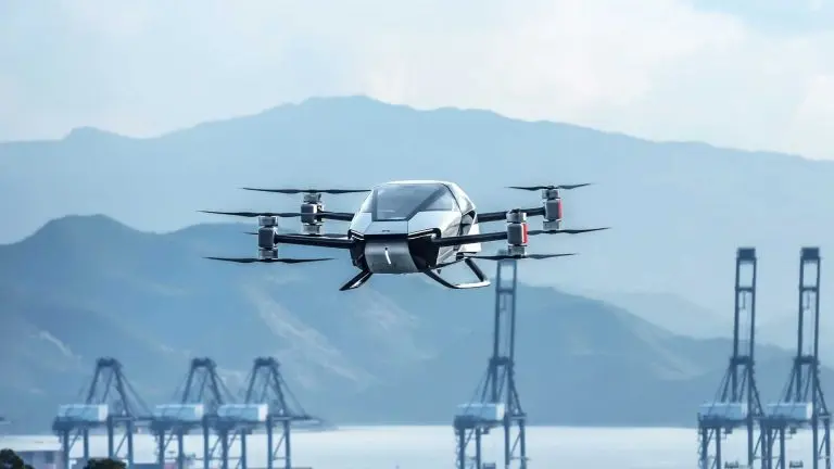 Στους αιθέρες του Ντουμπάι η πρώτη πτήση διθέσιου αυτοκινήτου (vid)