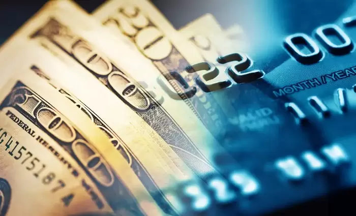 Έκθεση Fed: Χρέος-ρεκόρ πνίγει τα αμερικανικά νοικοκυριά