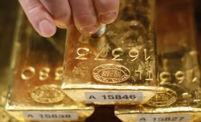 Απώλειες για τον χρυσό μετά το δικαστικό μπλόκο στους δασμούς Τραμπ