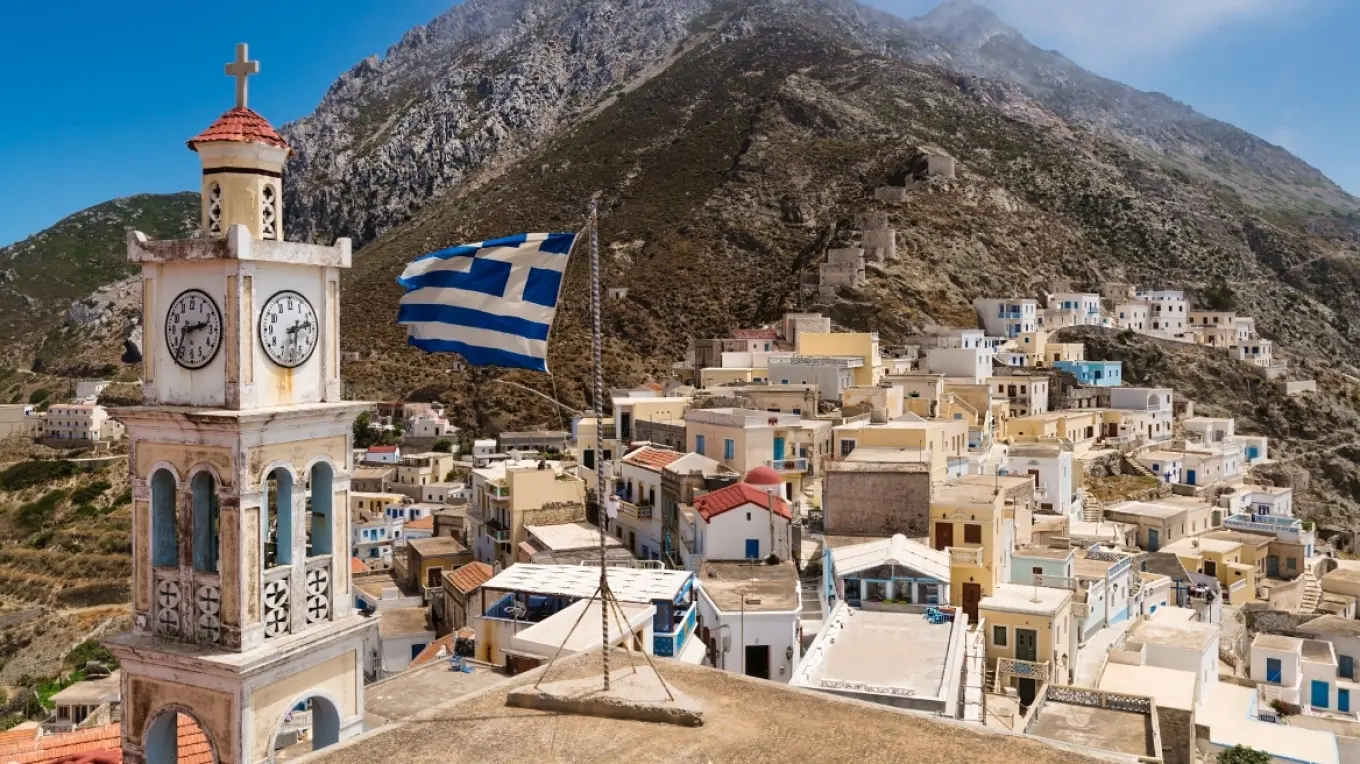 «Γερνά» η Ελλάδα: Χωριά και νησιά δεν έχουν καταγράψει ούτε μία γέννηση εδώ και χρόνια