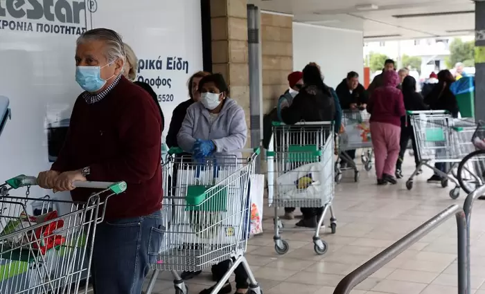 Υπεραγορές: Ψάχνουν βοήθεια για να εμβολιάσουν τους εργαζομένους τους