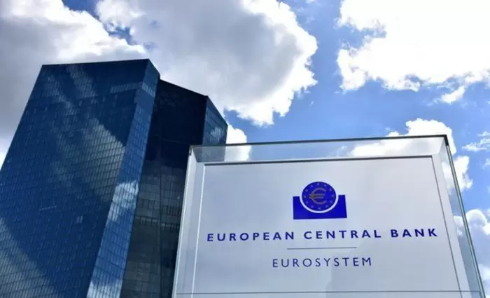 Συστήνουν αύξηση επιτοκίων με «σταθερό ρυθμό»