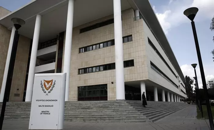 ΥΠΟΙΚ: Αναμένεται συρρίκνωση μέχρι 9,7% και αύξηση της ανεργίας