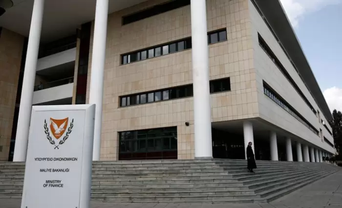 Το Υπουργείο Οικονομικών εξετάζει αύξηση του εταιρικού φόρου στο 15%