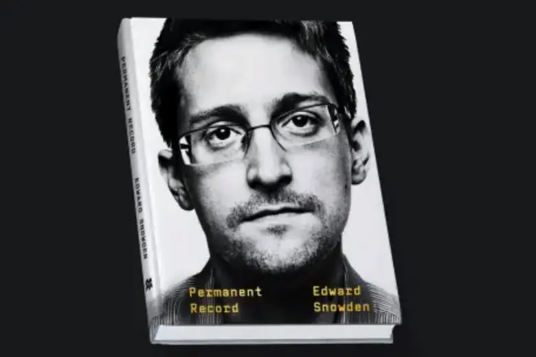 Το βιβλίο του Snowden είναι Bestseller - και Honeypot για τους χάκερς