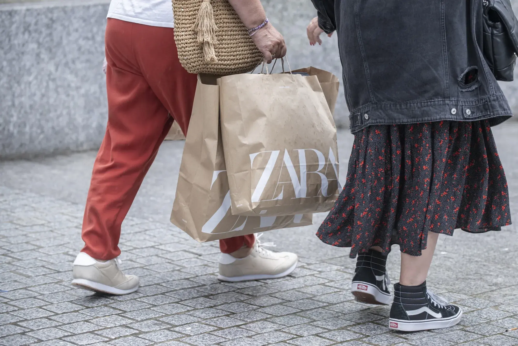 Zara: Αντέχει την κόπωση των καταναλωτών με ισχυρές πωλήσεις τον Νοέμβριο