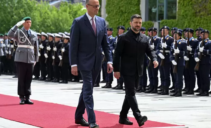 Ζελένσκι: Ζητά $30 δισ. για την ενίσχυση της παραγωγής όπλων