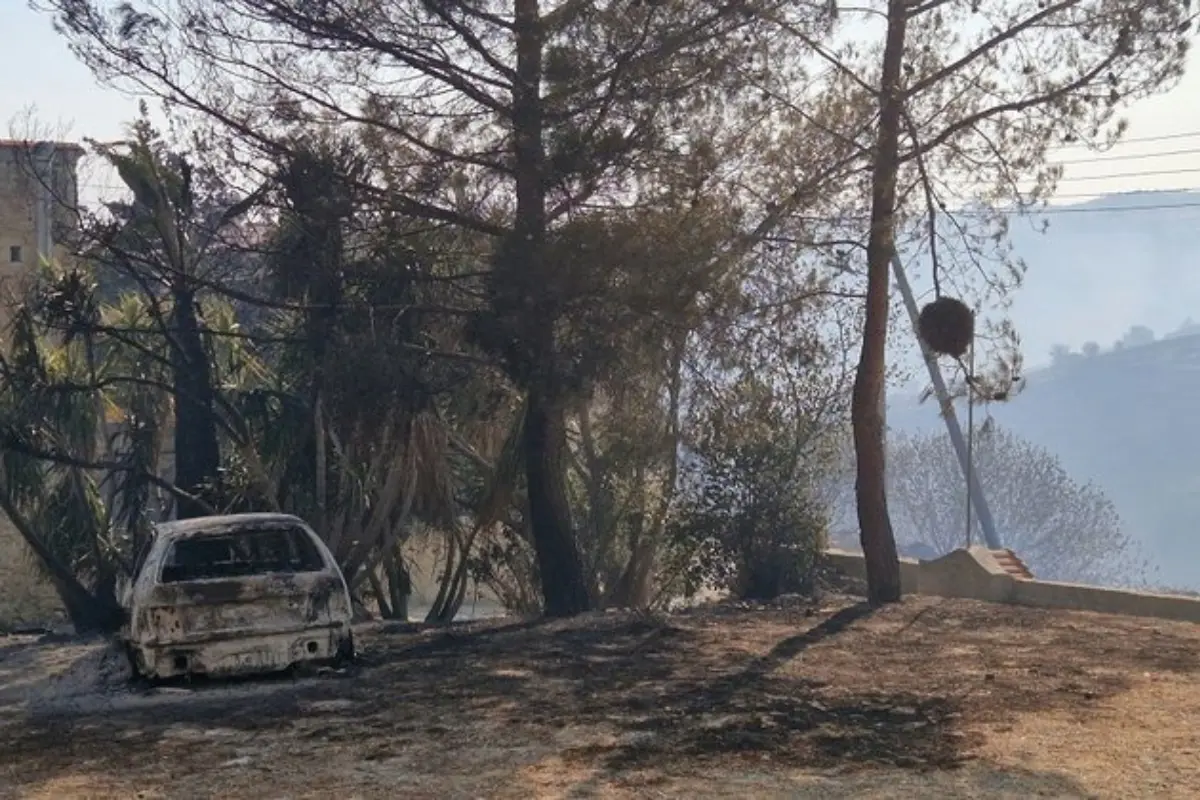 Δεν φτάνουν τα ξενοδοχεία - Ζητούν εξοχικά για τις πυρόπληκτες οικογένειες