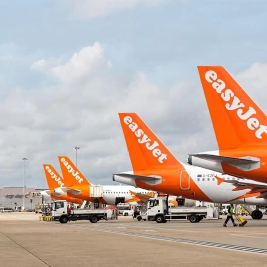 ΕasyJet: Καμπανάκι για ζημιές λόγω πολέμου και εκτίναξης των τιμών στα καύσιμα