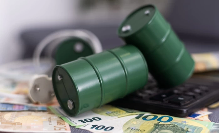 Πετρέλαιο: Υποχωρούν οι τιμές με το βλέμμα σε εκεχειρία ΗΠΑ-Ιράν – Στα 98 δολ. το Brent