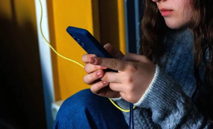 Η Νορβηγία απαγορεύει τα social στους κάτω των 16