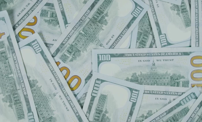 Swift: Η σύγκρουση στη Μέση Ανατολή ενίσχυσε το ρόλο του δολαρίου