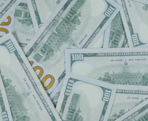 Swift: Η σύγκρουση στη Μέση Ανατολή ενίσχυσε το ρόλο του δολαρίου