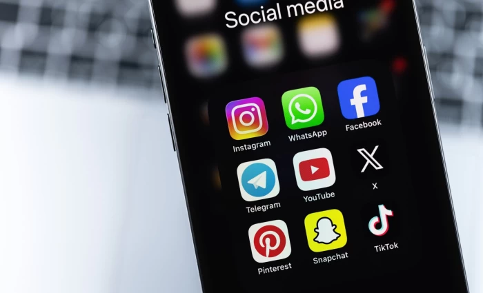 Η κίνηση της Apple που «γονάτισε» τη Meta: Η μέρα που τα δεδομένα έγιναν το ακριβότερο νόμισμα