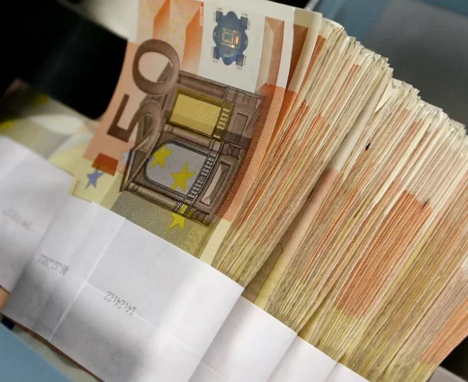 Ευρωπαϊκές τράπεζες: Αυστηρότεροι όροι δανεισμού καθώς αυξάνονται οι οικονομικοί κίνδυνοι