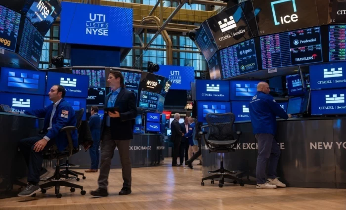Wall Street: Ξανά πάνω από τις 50.000 μονάδες ο Dow Jones – Aνοδος για Cisco και Boeing